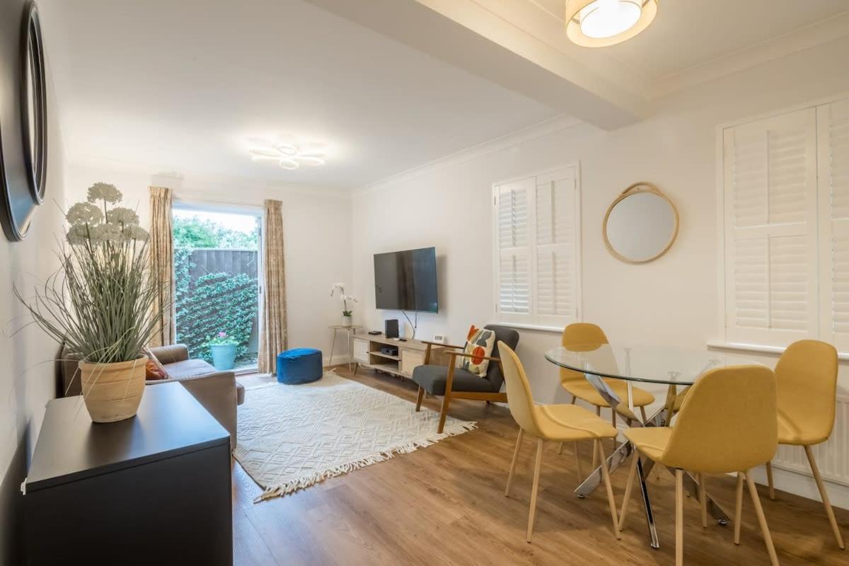 Lovely 1 Bed Apartment With Free Parking & Garden CBG エクステリア 写真