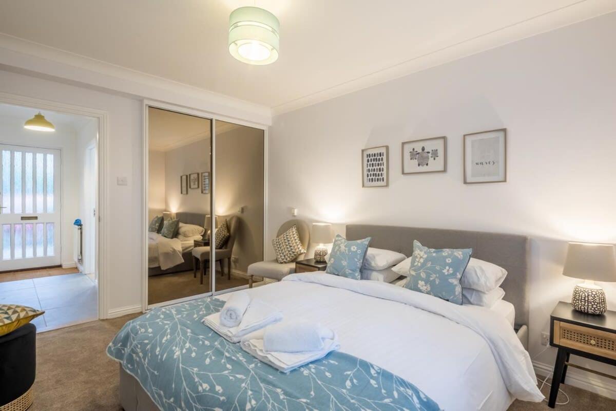 Lovely 1 Bed Apartment With Free Parking & Garden CBG エクステリア 写真