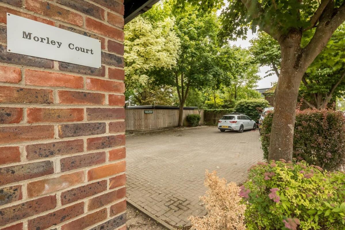 Lovely 1 Bed Apartment With Free Parking & Garden CBG エクステリア 写真